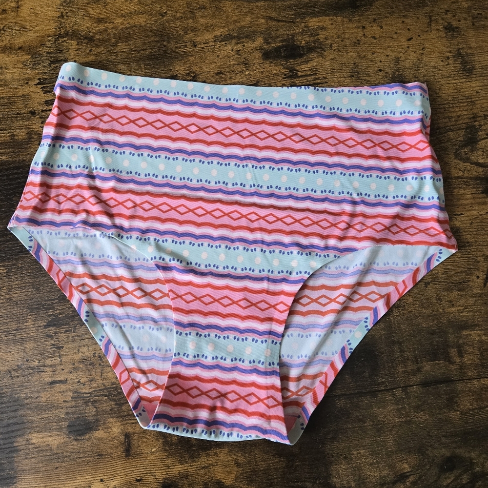 NWOT Cheek Boss panties size S boyshorts